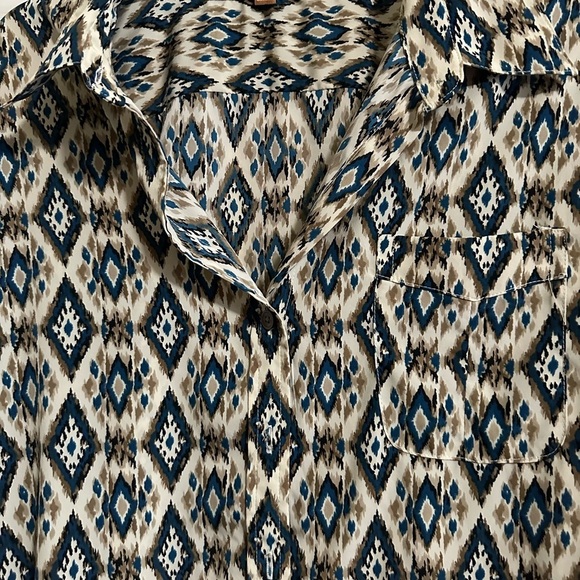 Womans XL Ellen Tracy Button Down Blouse w/ roll-up sleeve Silky Feel Geometric - Picture 2 of 6